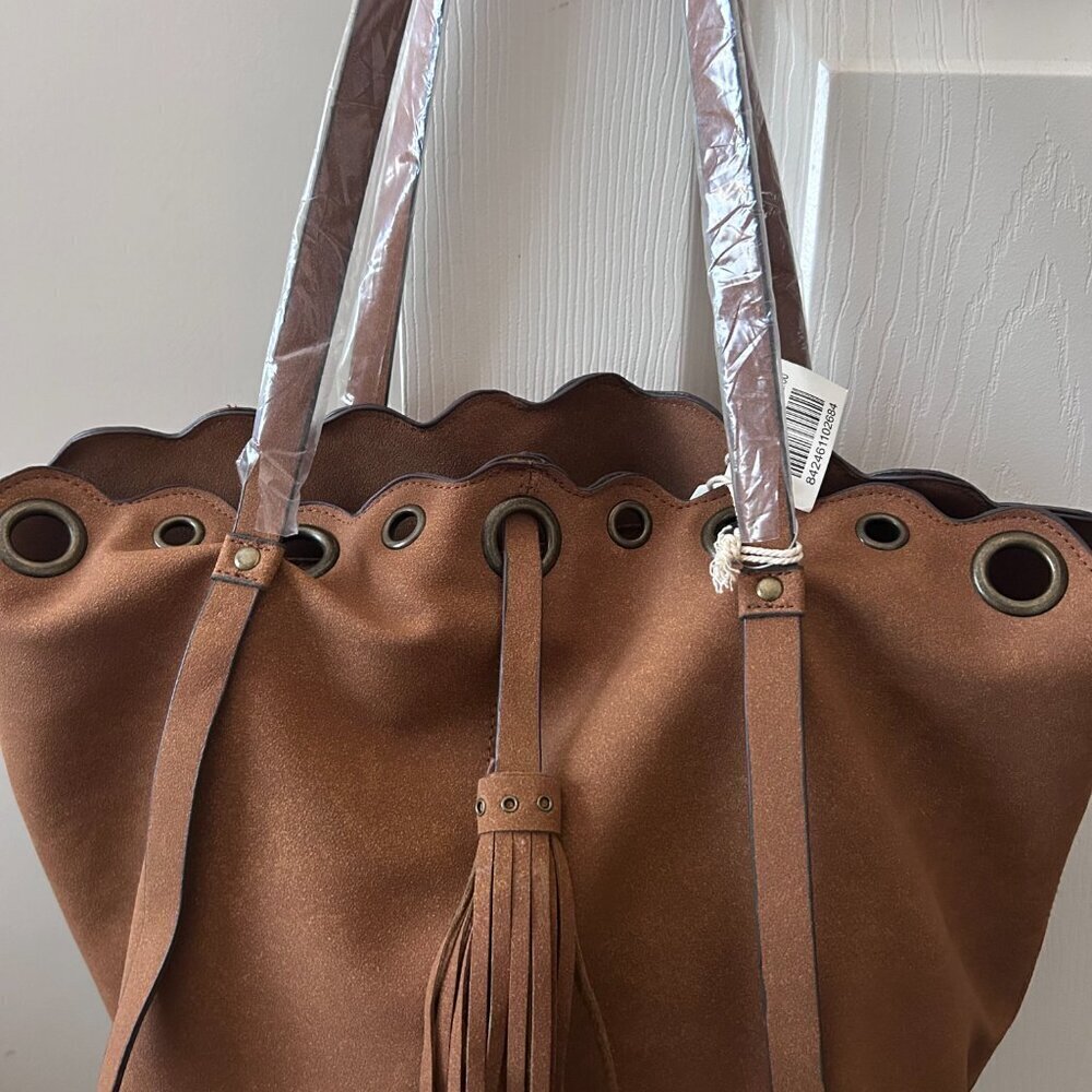 NWT T-Shirt & Jeans Tote with Grommets and Tassel Vegan Suede Shoulder Bag NEW - Picture 4 of 16